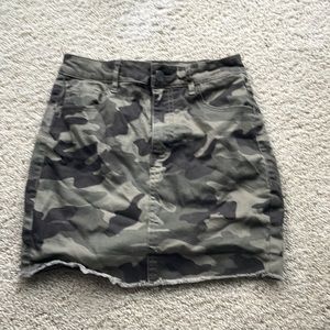 Garage camo mini skirt
